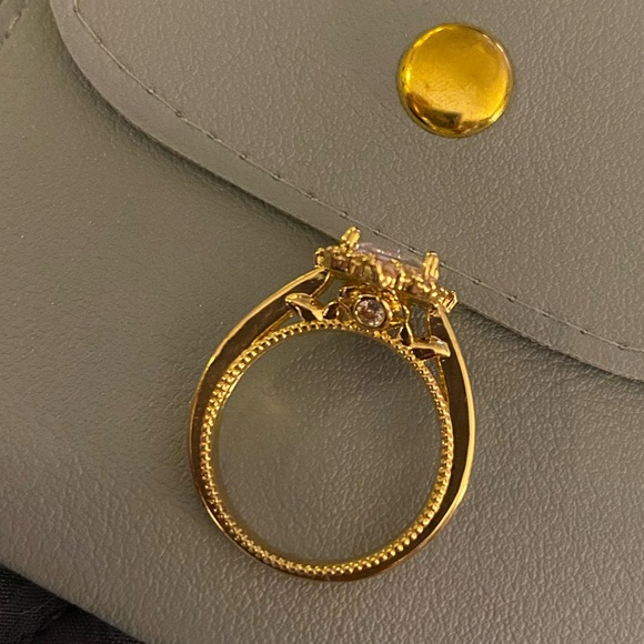 Antique-styled Gold Diamond Ring - Picture 4 of 7